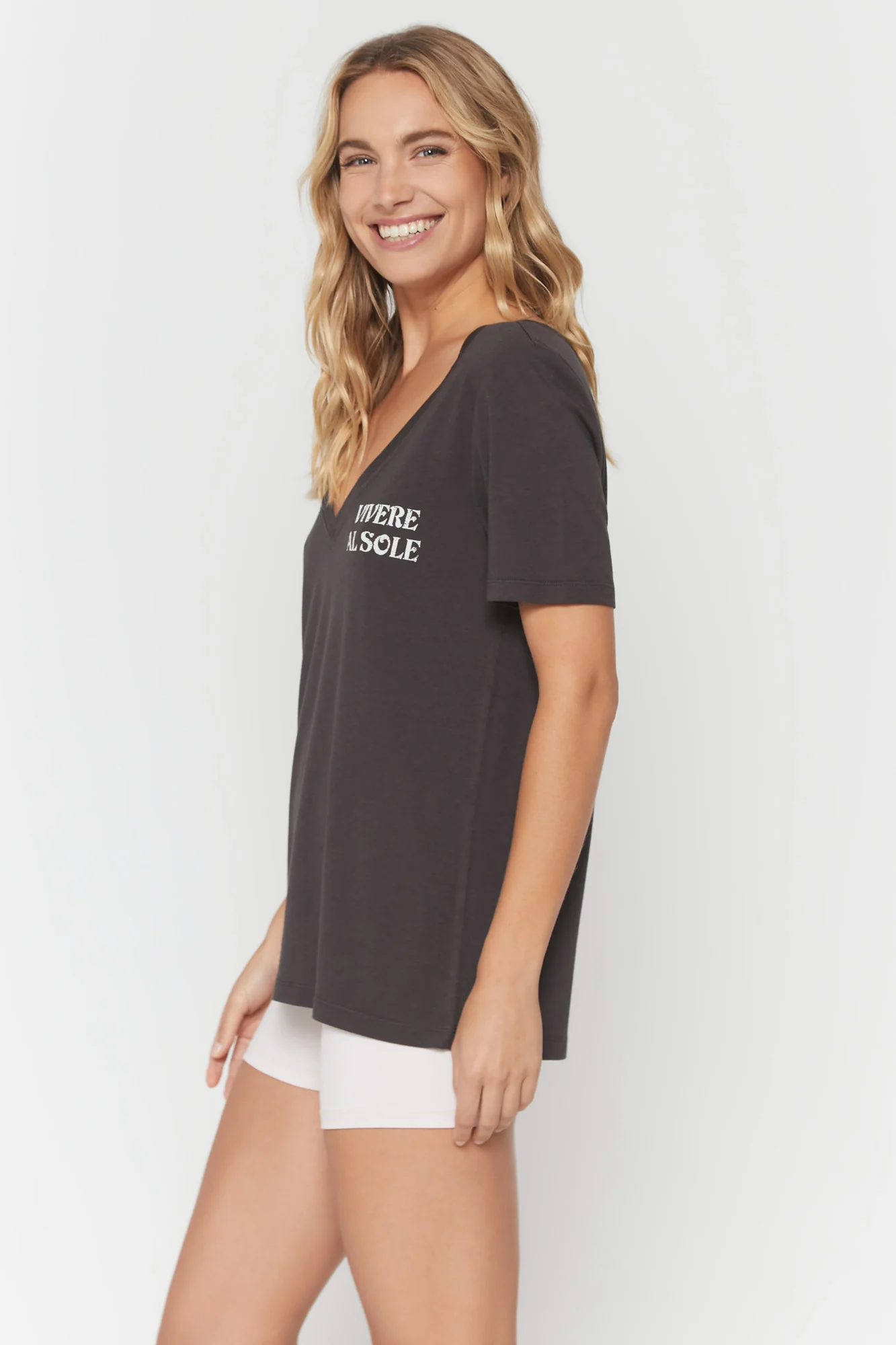 Vivere V Neck Tee - Image 3