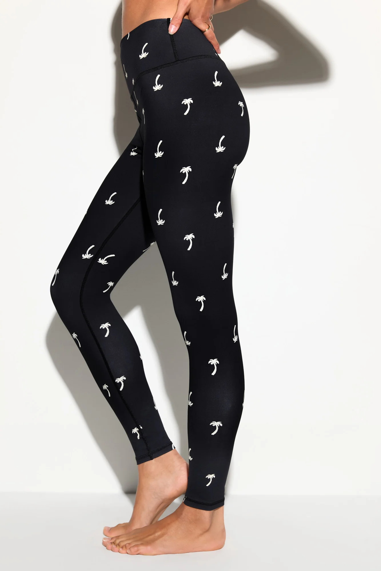 Throwing Shade Lotus Legging - Image 5