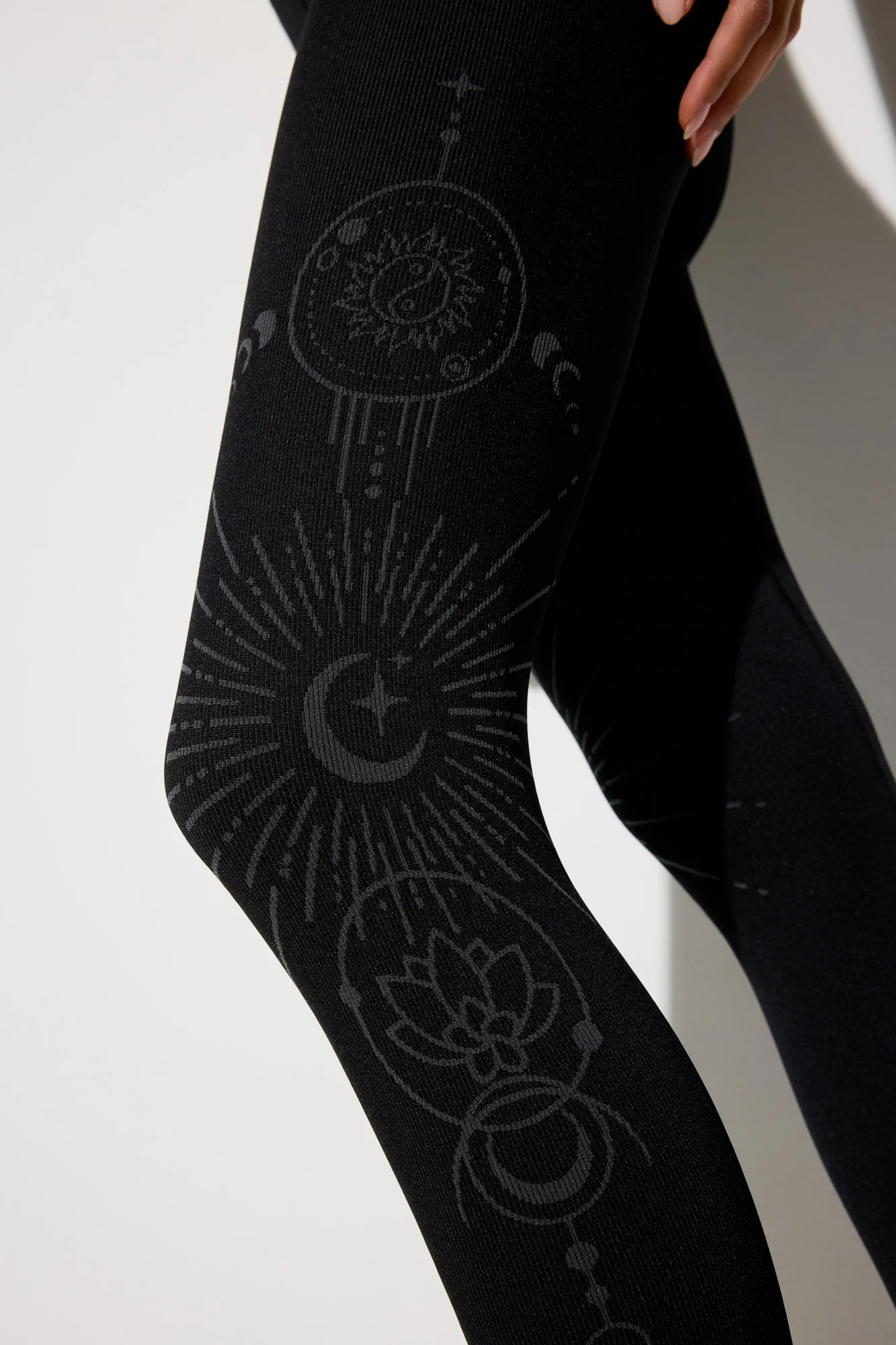 Seamless Lunar Light Icon Legging - Image 3